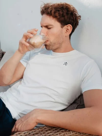 Depilação laser de díodo para antebraço masculino com eliminação duradoura do pelo desde a raiz.