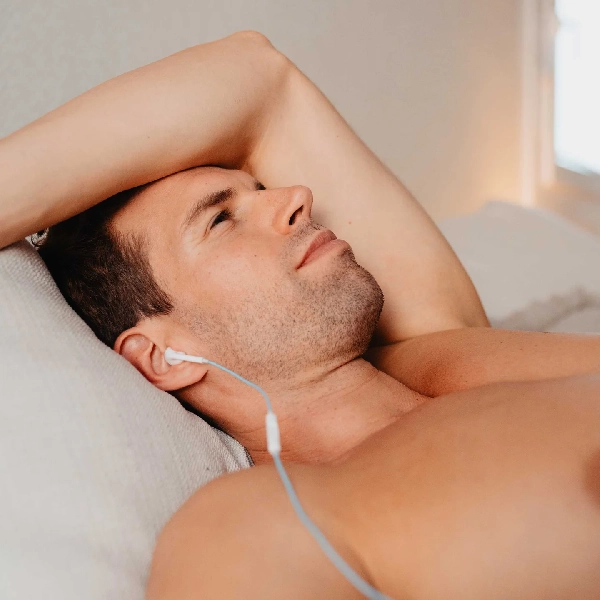 Depilação laser de díodo para barba masculina com remoção duradoura do pelo desde a raiz.